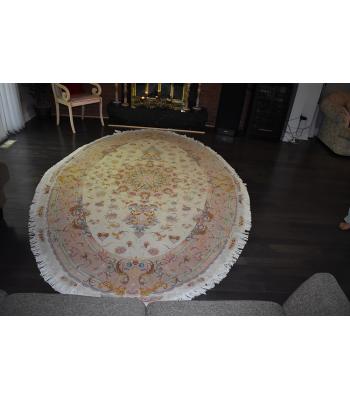 195 X 310 Elegant Tabriz, Persian Centre Medallion Design Oval Shaped Rug