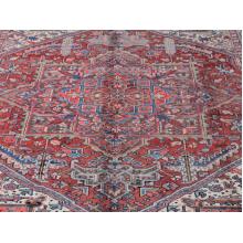 274 X 366 Beautiful Persian, Traditional Heriz Design Wool Rug.