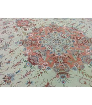 196 x 287 Royal Timeless Medallion Handmade Naein Wool and Silk Rug